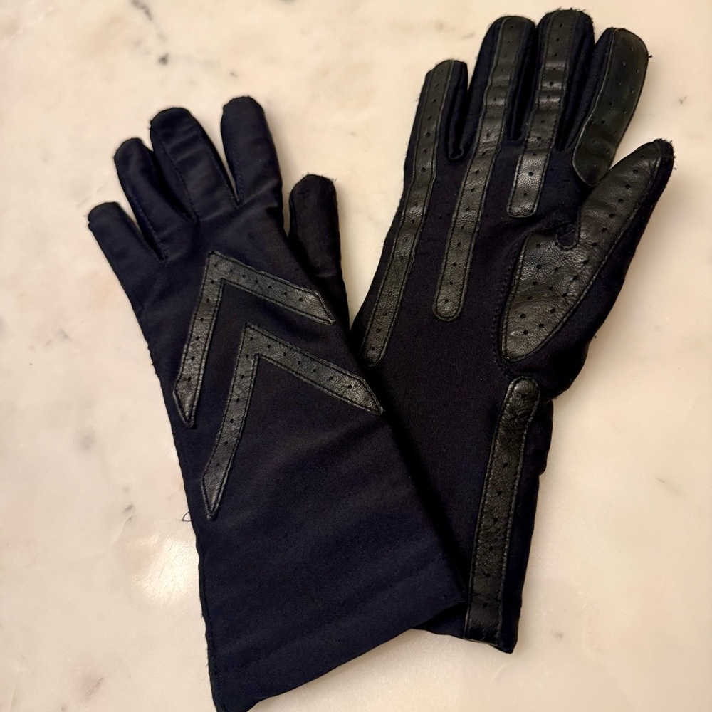 Isotoner Black Leather and Fabric Gloves. Vintage Early 90’s